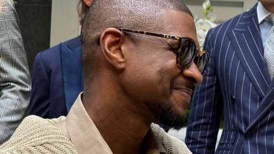 Usher usa look cocriado por ele no desfile da Ralph Lauren 