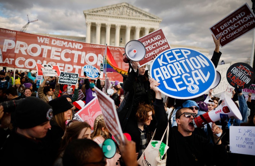 Mulheres protestam nos EUA pelo direito ao aborto, no 50ºaniversário de Roe vs. Wade
