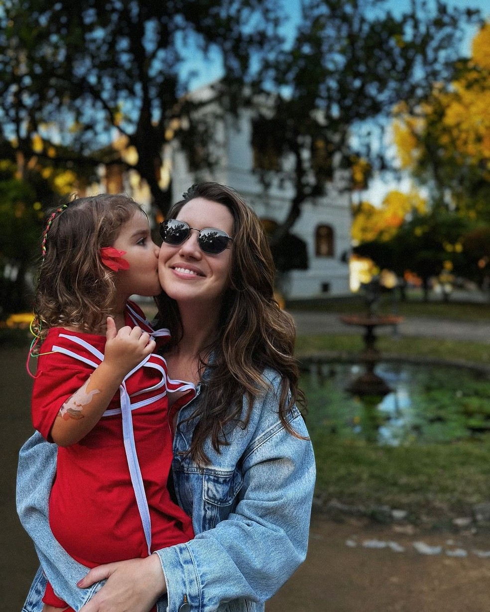 Nathalia Dill com a filha, Eva — Foto: Reprodução/Instagram