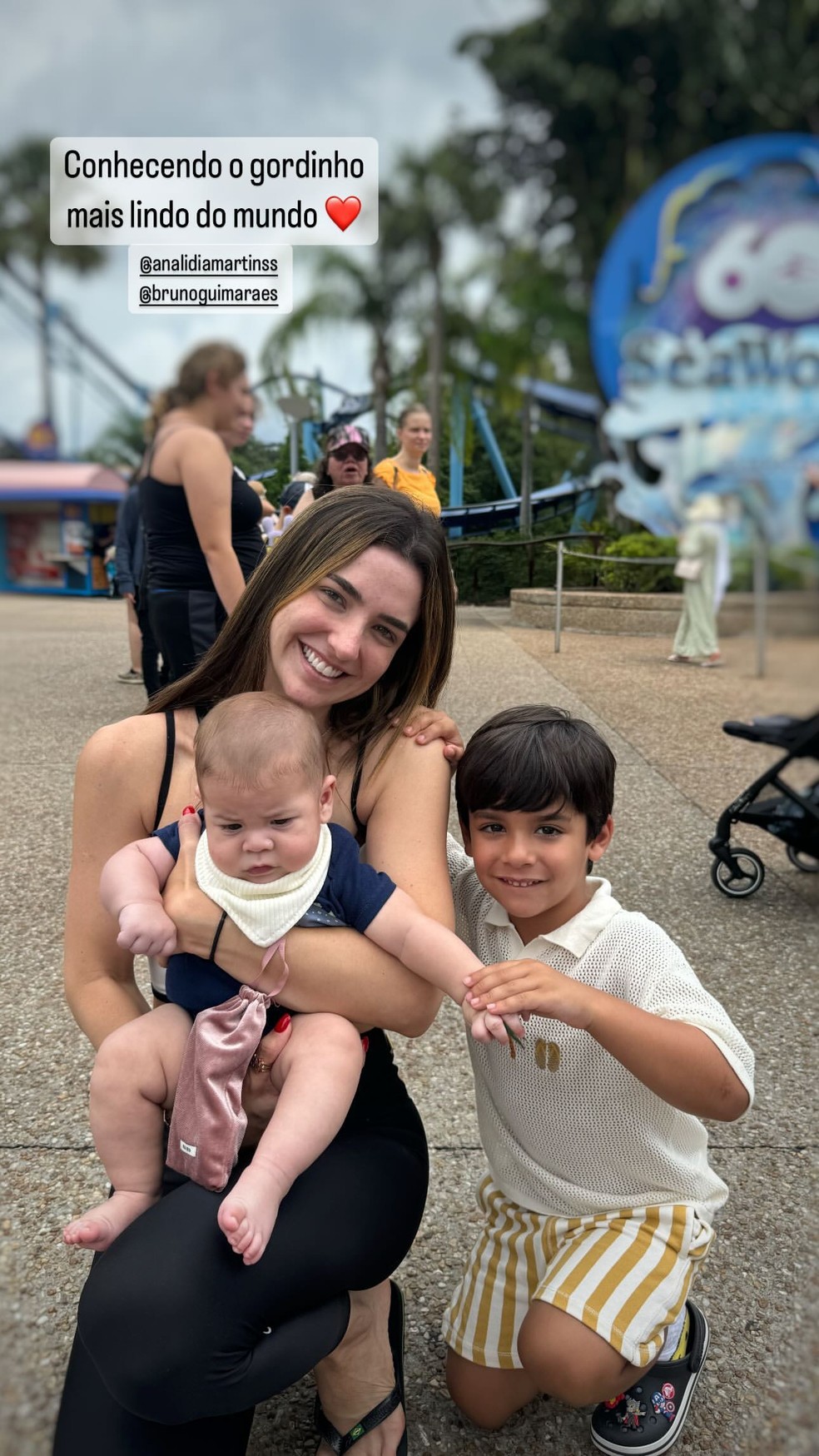 Duda Fournier e Lucas Paquetá curtem férias com os filhos na Disney — Foto: Reprodução