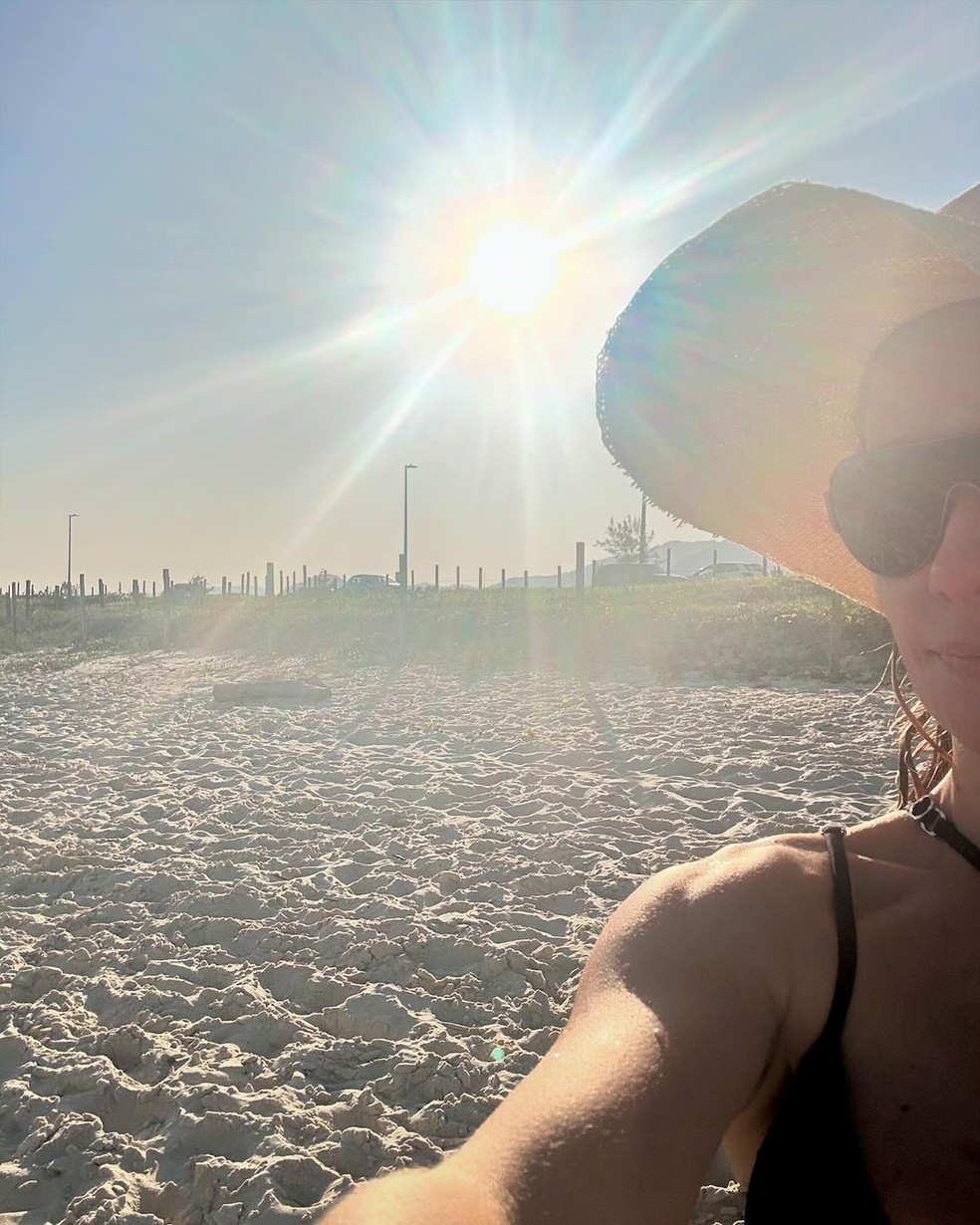 Giselle Prattes curtiu uma praia neste domingo — Foto: Reprodução/ Instagram