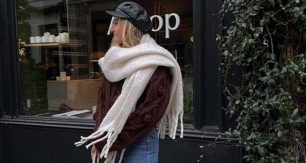 Os cachecóis são estilosos e te mantém quentinha no inverno — Foto: Reprodução/Instagram
