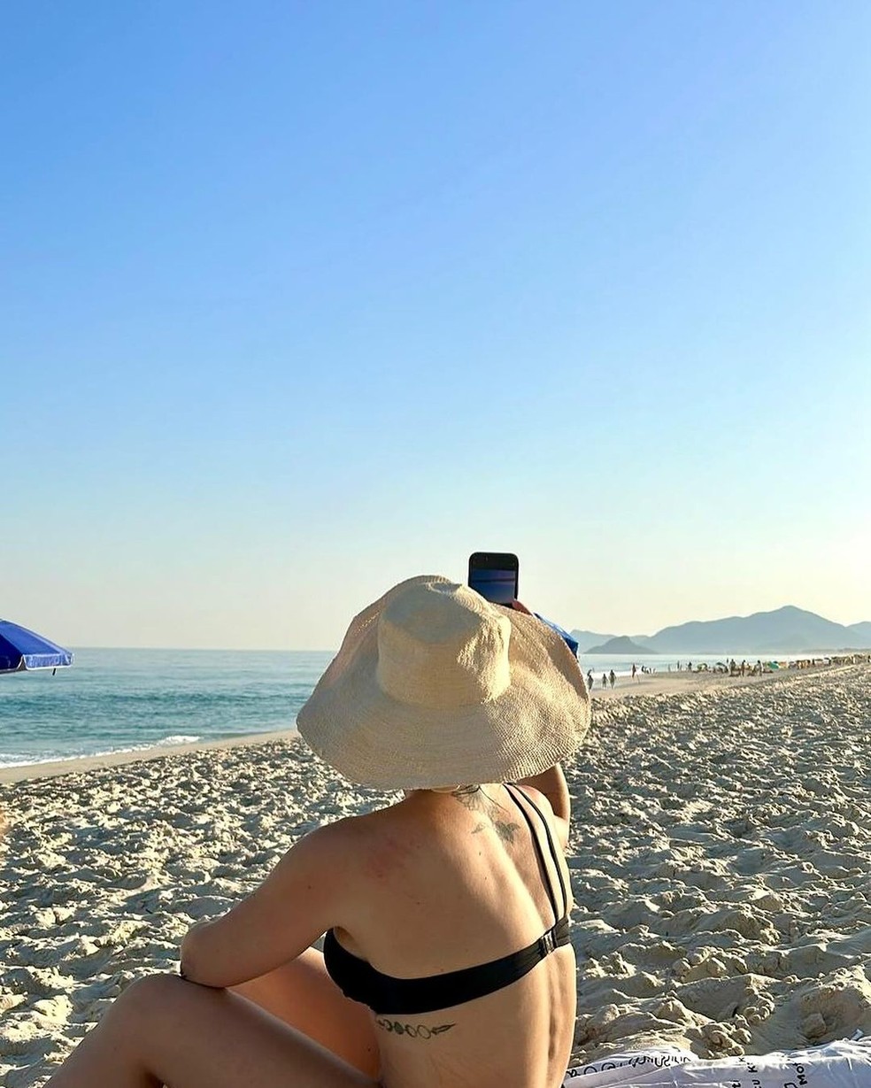 Giselle Prattes curtiu uma praia neste domingo — Foto: Reprodução/ Instagram
