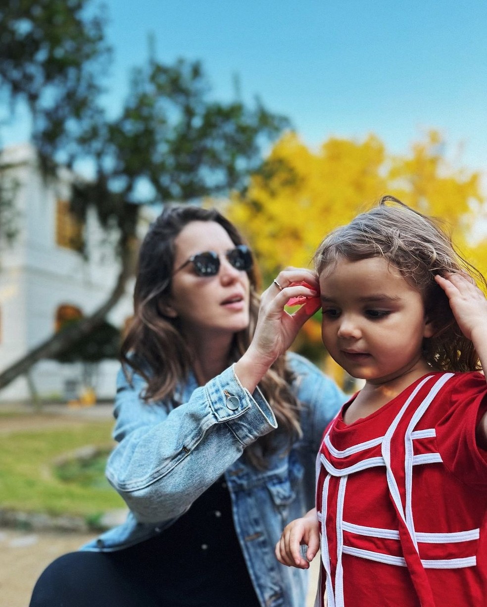 Nathalia Dill com a filha, Eva — Foto: Reprodução/Instagram