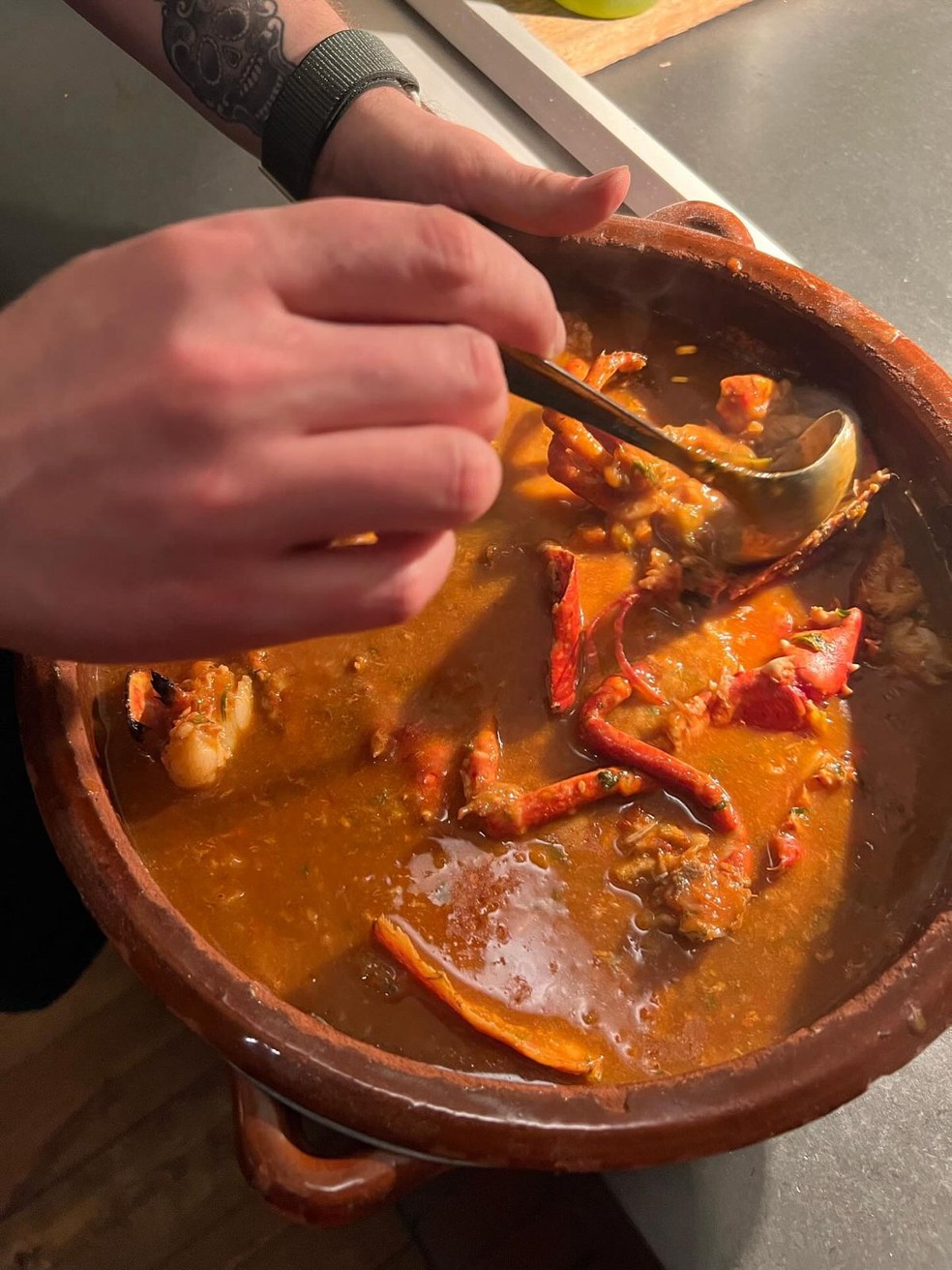 A caldereta de lagosta é um clássico – e um espetáculo! — Foto: Josean Balotin