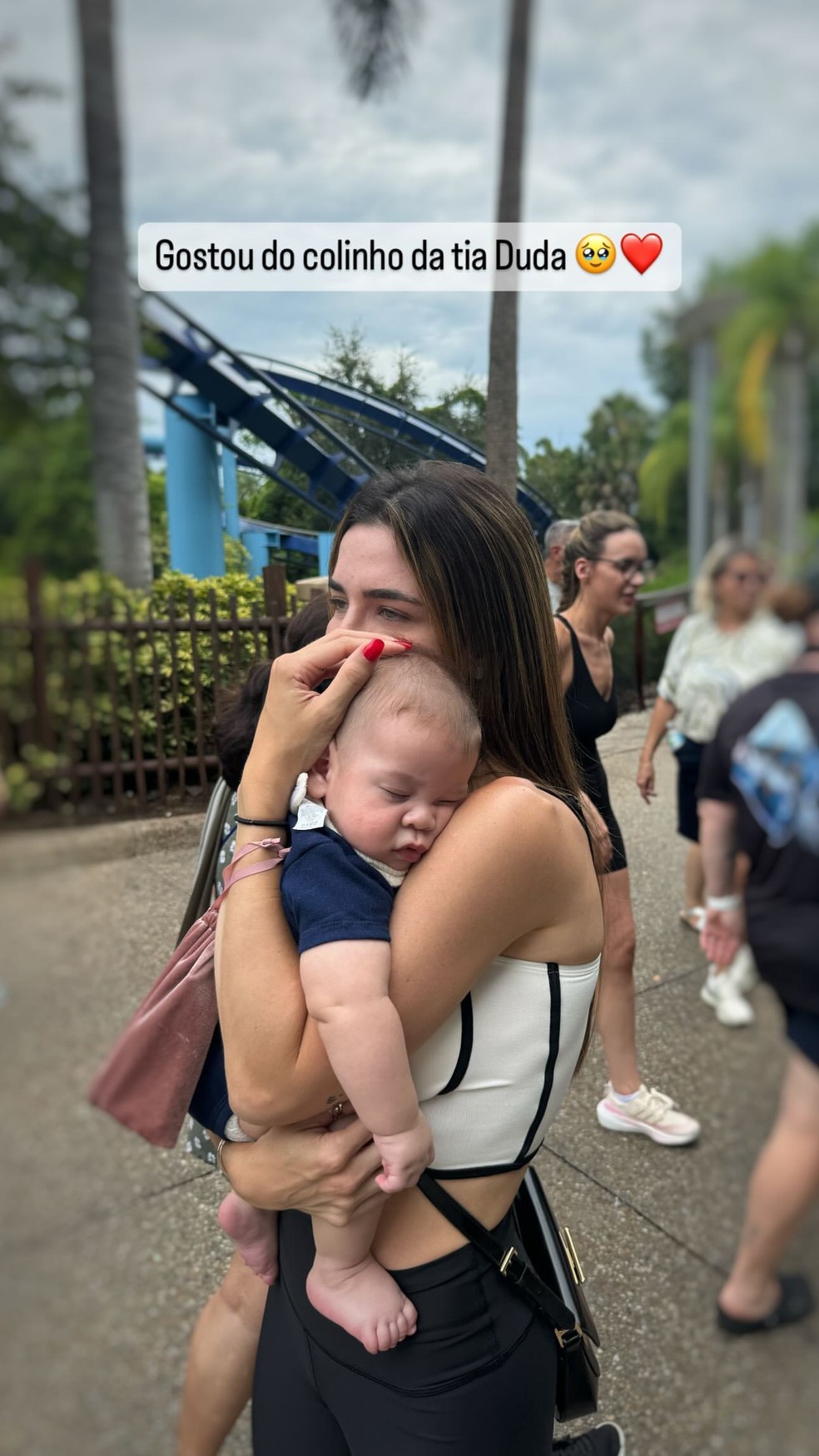 Duda Fournier e Lucas Paquetá curtem férias com os filhos na Disney — Foto: Reprodução/ Instagram