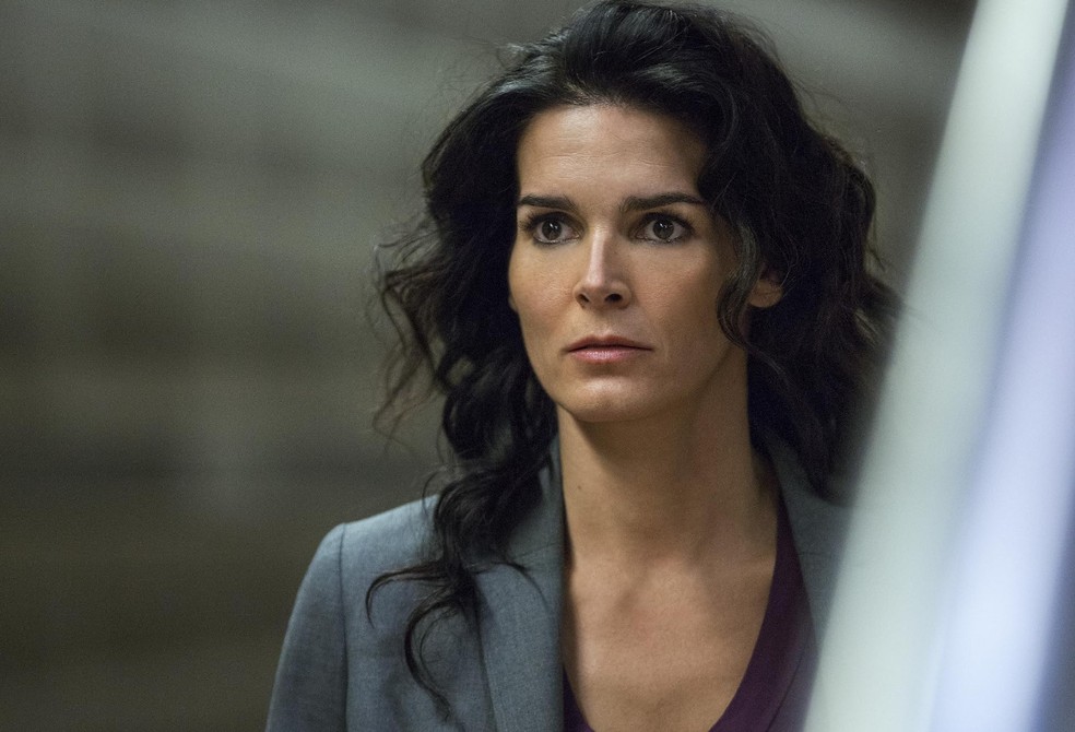 Angie Harmon em Rizzoli & Isles — Foto: Reprodução