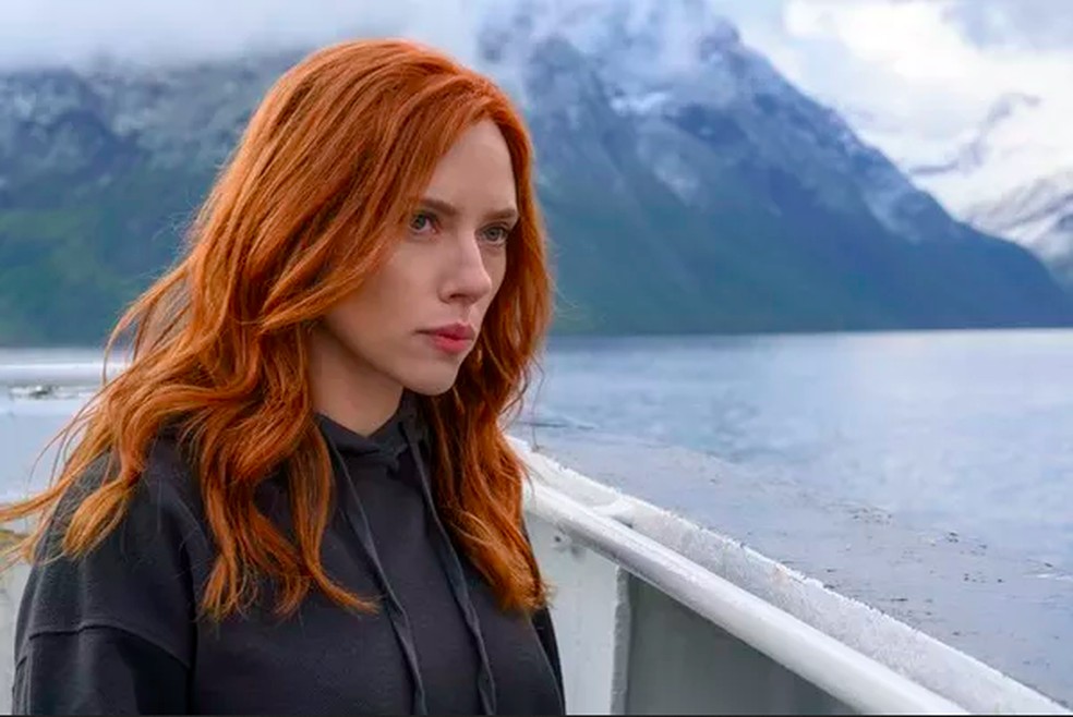 A atriz Scarlett Johansson em cena de Viúva Negra (2021) — Foto: Reprodução