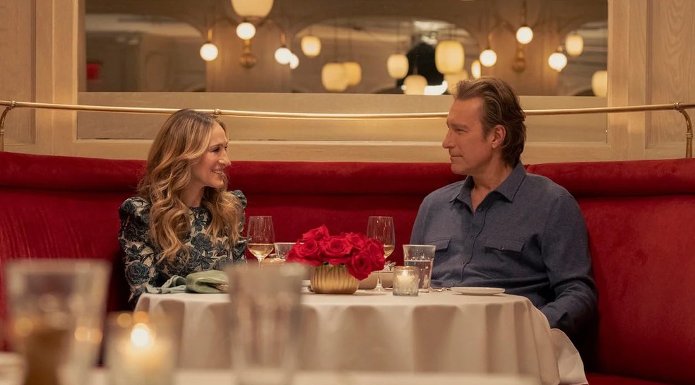 Sarah Jessica Parker e John Corbett em 'And Just Like That...' — Foto: Reprodução