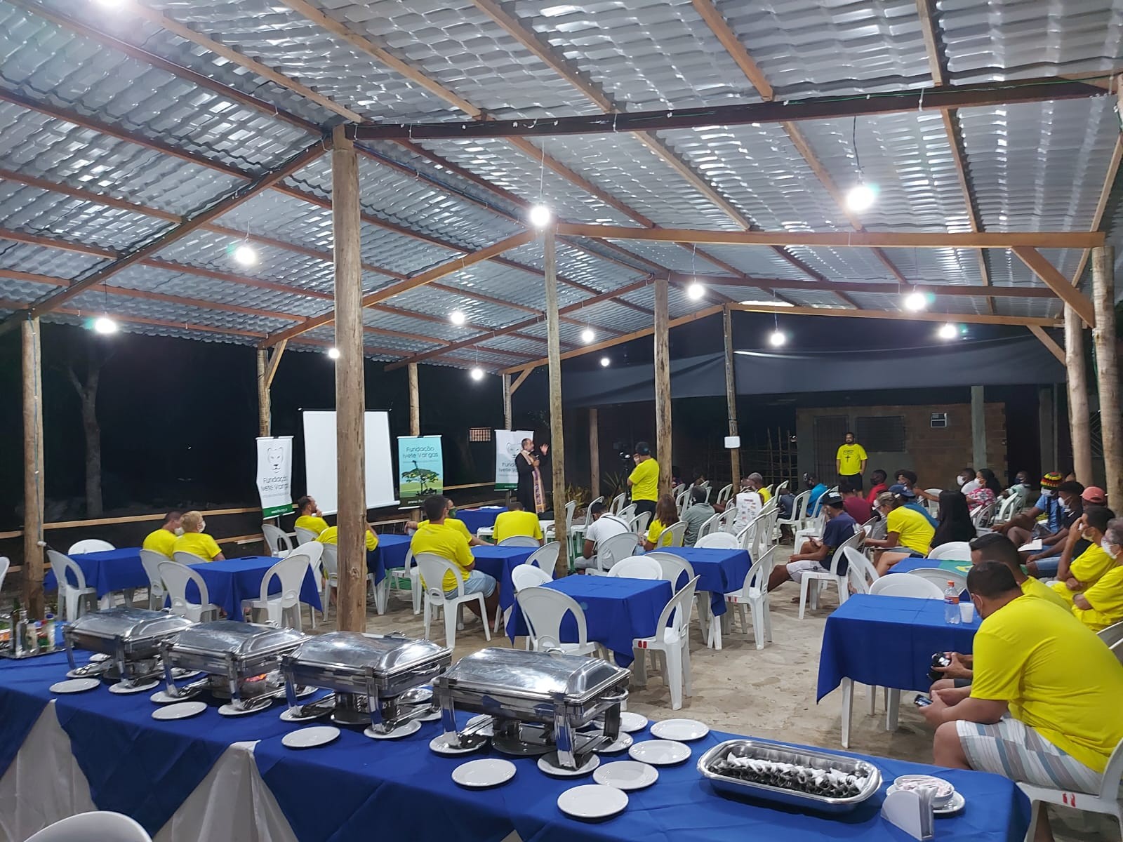 Estrutura providenciada pelo PTB para o encontro de "jovens conservadores cristãos" — Foto: Reprodução