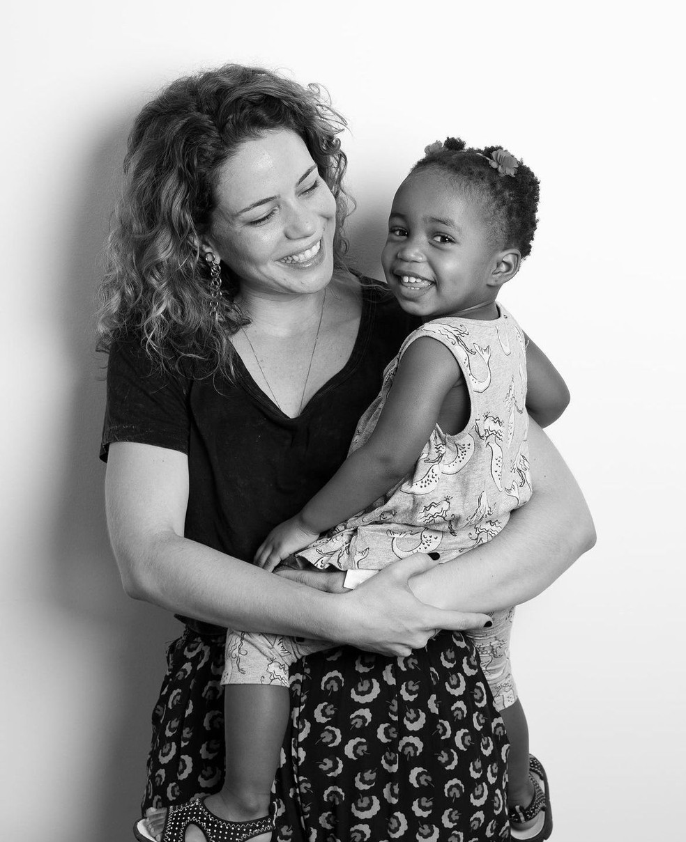 Leandra Leal e sua filha Júlia — Foto: Jorge Bispo