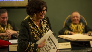Heloisa é a décima mulher a tomar posse na Academia Brasileira de Letras (ABL) — Foto: Alexandre Cassiano