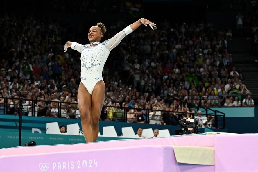 Rebeca Andrade durante a final do salto, neste sábado