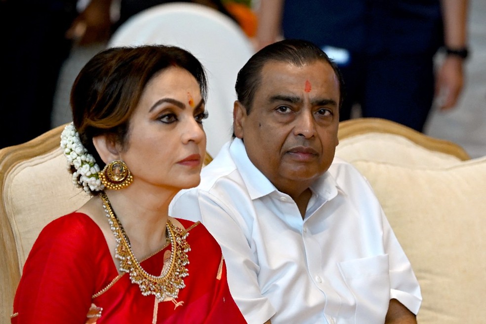 Mukesh Ambani e sua mulher, Nita Ambani — Foto: PUNIT PARANJPE, PUNIT PARANJPE/AFP