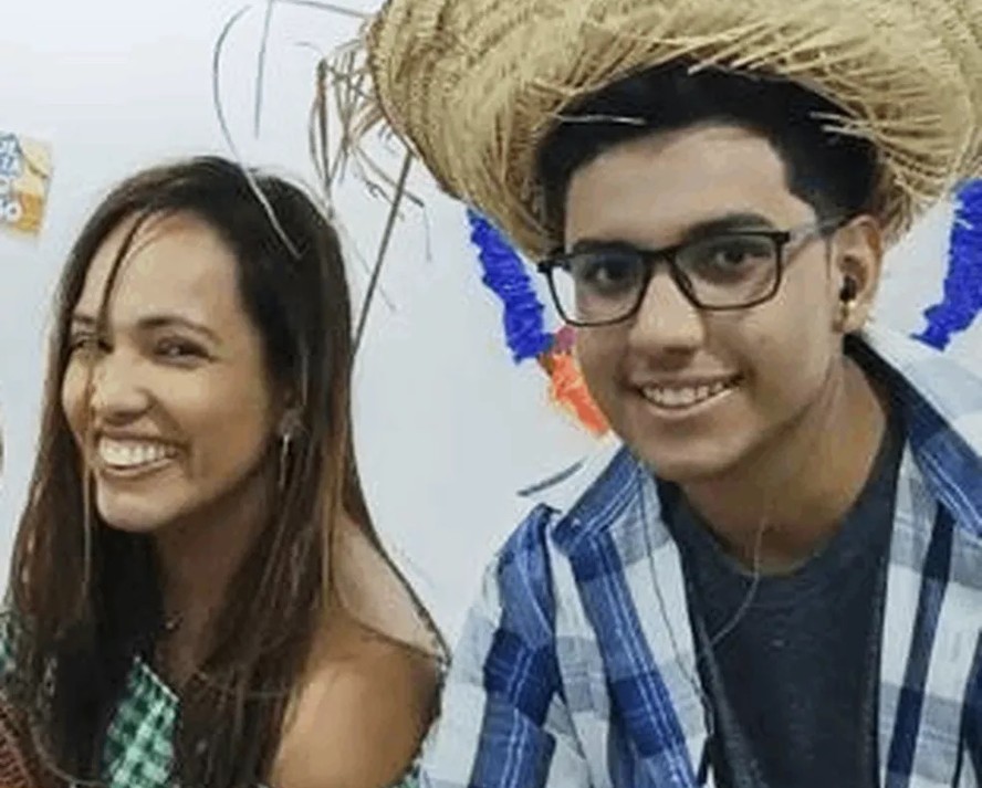 A assessora jurídica Mariana Cardim de Lima, com o filho único, João Gabriel Cardim Guimarães, que morreu após ser atropelado na Barra da Tijuca