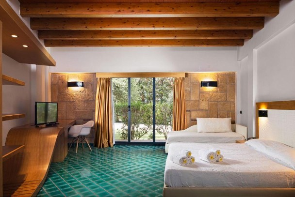 Um dos quartos do Magaggiari Hotel Resort, em Cisini, com diárias de cerca de 220 euros — Foto: Reprodução de internet