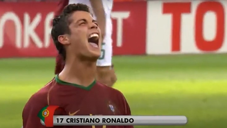 Primeiro gol de Cristiano Ronaldo, que ainda usava a camisa 17, foi convertendo pênalti sofrido por Figo