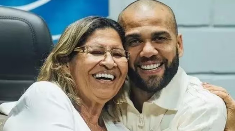 Mãe de Daniel Alves se manifestou após condenação do filho
