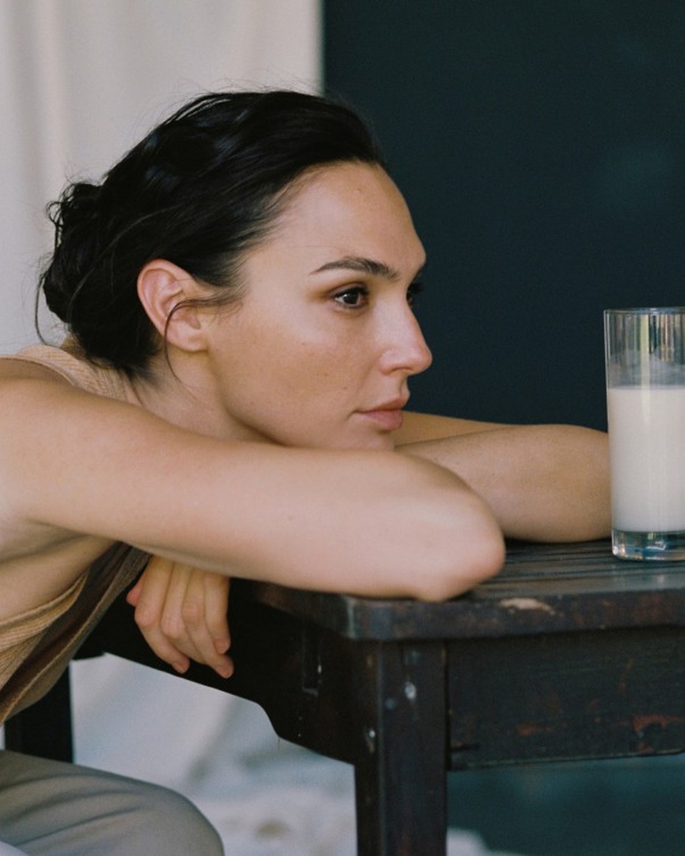 Gal Gadot diz que se sente confiante para produzir e contar histórias sob uma perspectiva feminina — Foto: Dudi Hasson