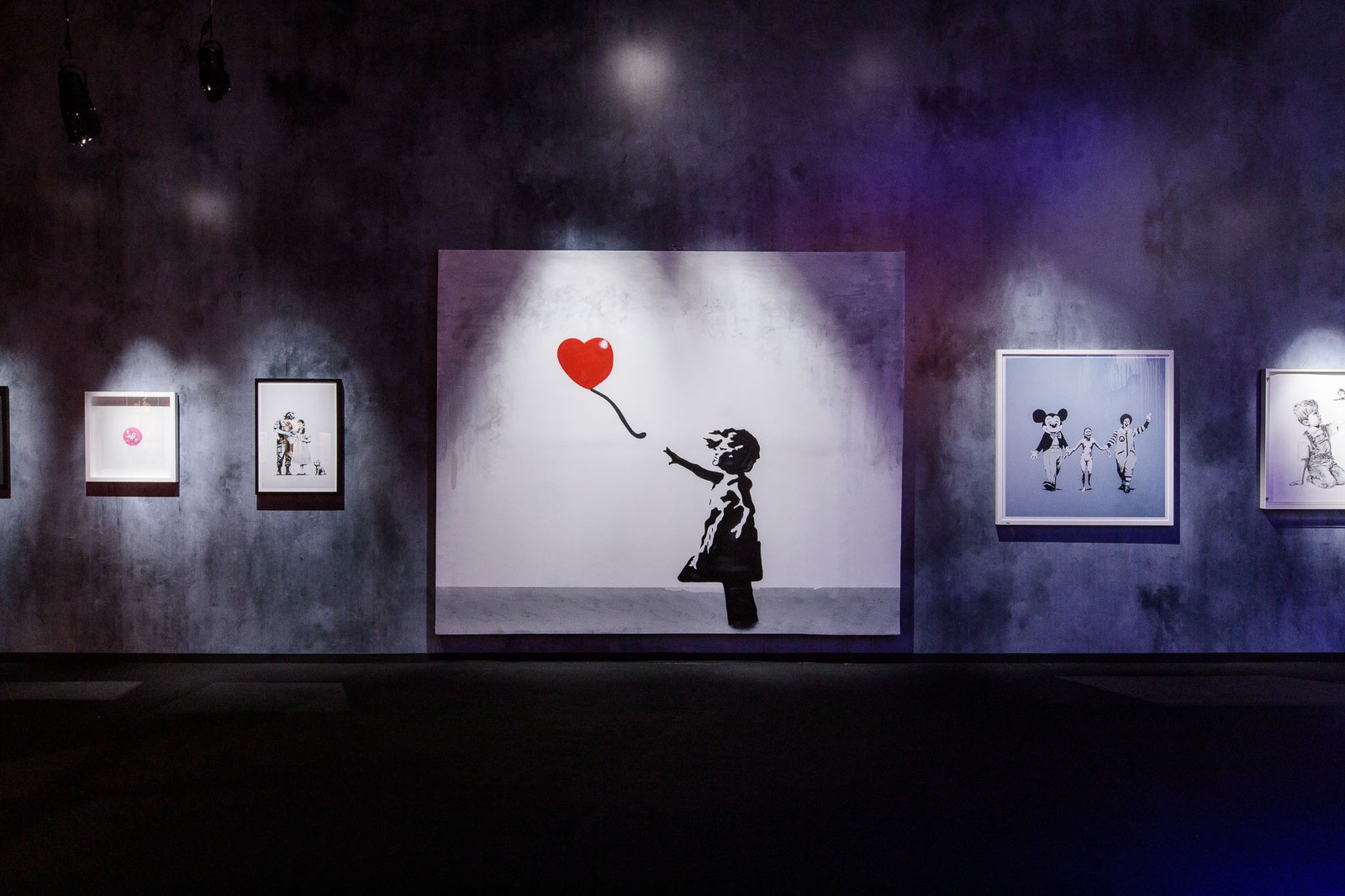 “Balloon girl”: Criada em Londres, em 2002, a icônica obra estará na mostra "The art of Banksy: without limits" — Foto: Divulgação/R. Fonseca