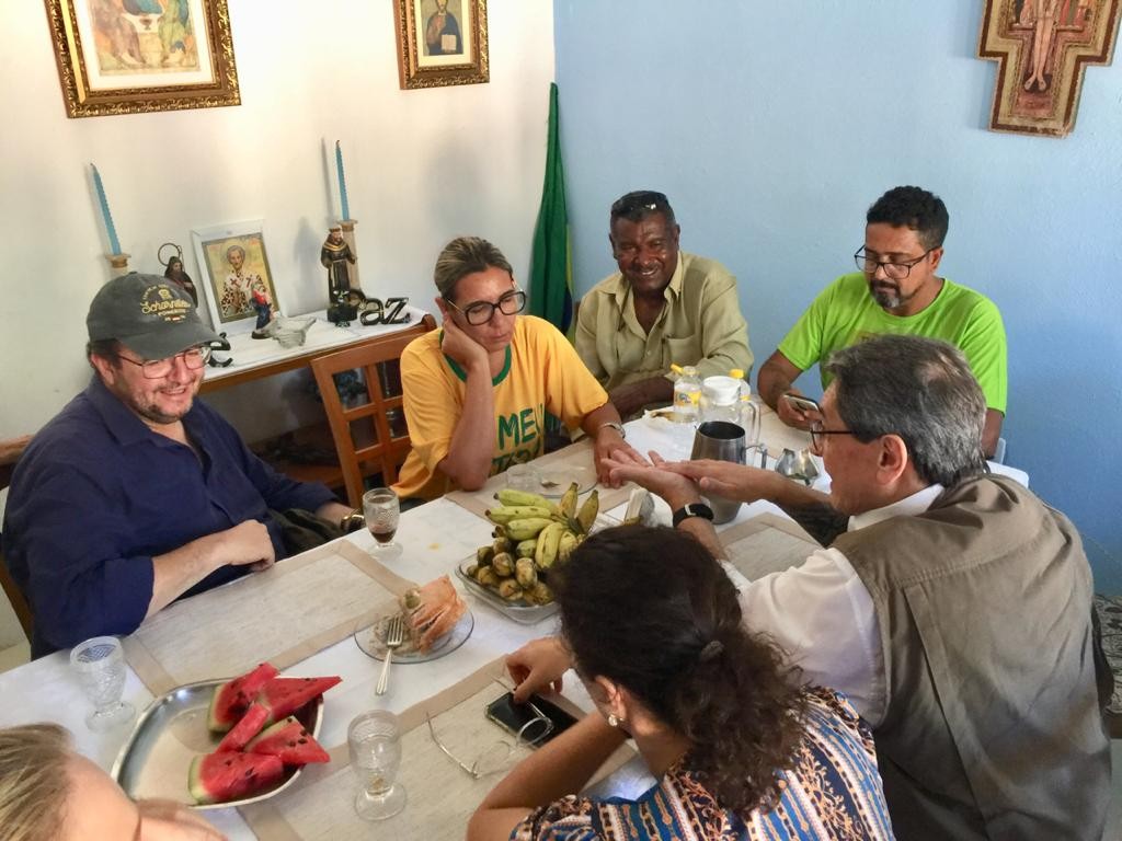 Roberto Jefferson participa de reunião durante visita à Ilha da Maré para conhecer Padre Kelmon, em 2020 — Foto: Reprodução