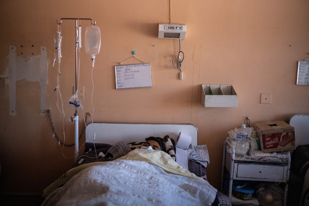 Yulinio Mamani se recuperando após ser baleado durante um protesto em Juliaca — Foto: Federico Ríos/The New  York Times