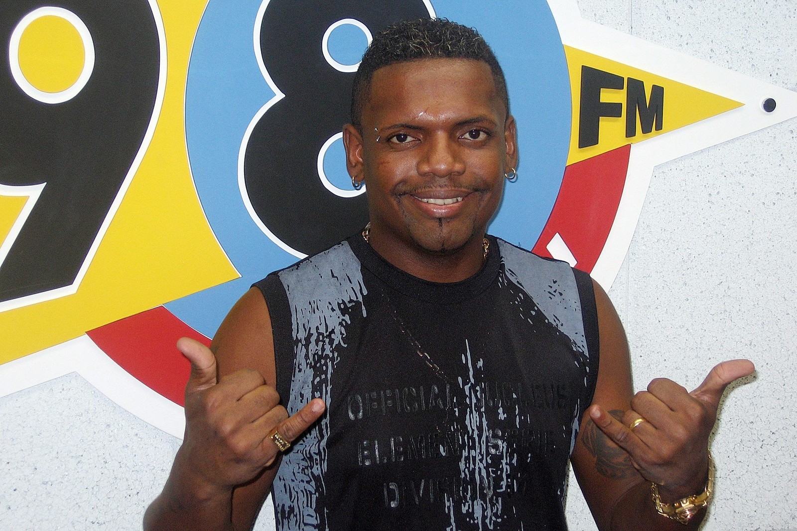 Mc Marcinho nos Estúdios da 98FM em 2005 — Foto: Divulgação/SGR