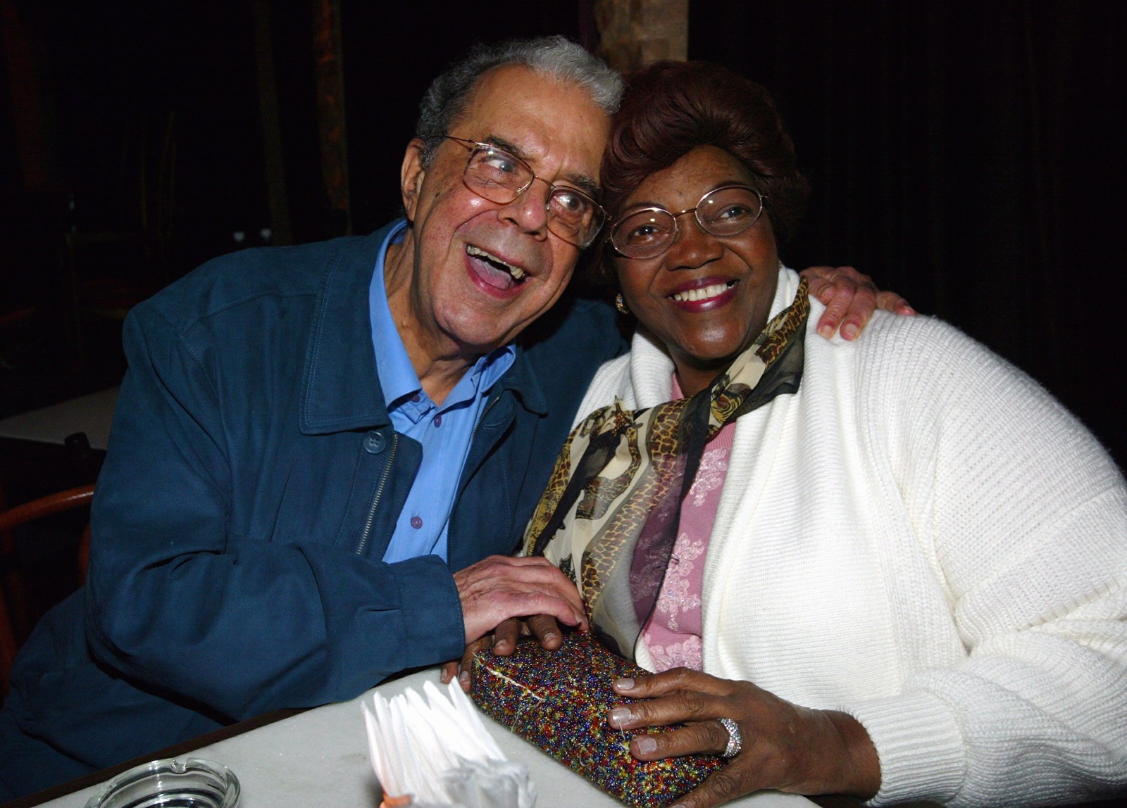 Lançamento do CD  "Bem Que Mereci" de Elton Medeiros no Estrela da Lapa. Na foto, Sergio Cabral e Dona Ivone Lara — Foto: Marcos Ramos / Agência O Globo