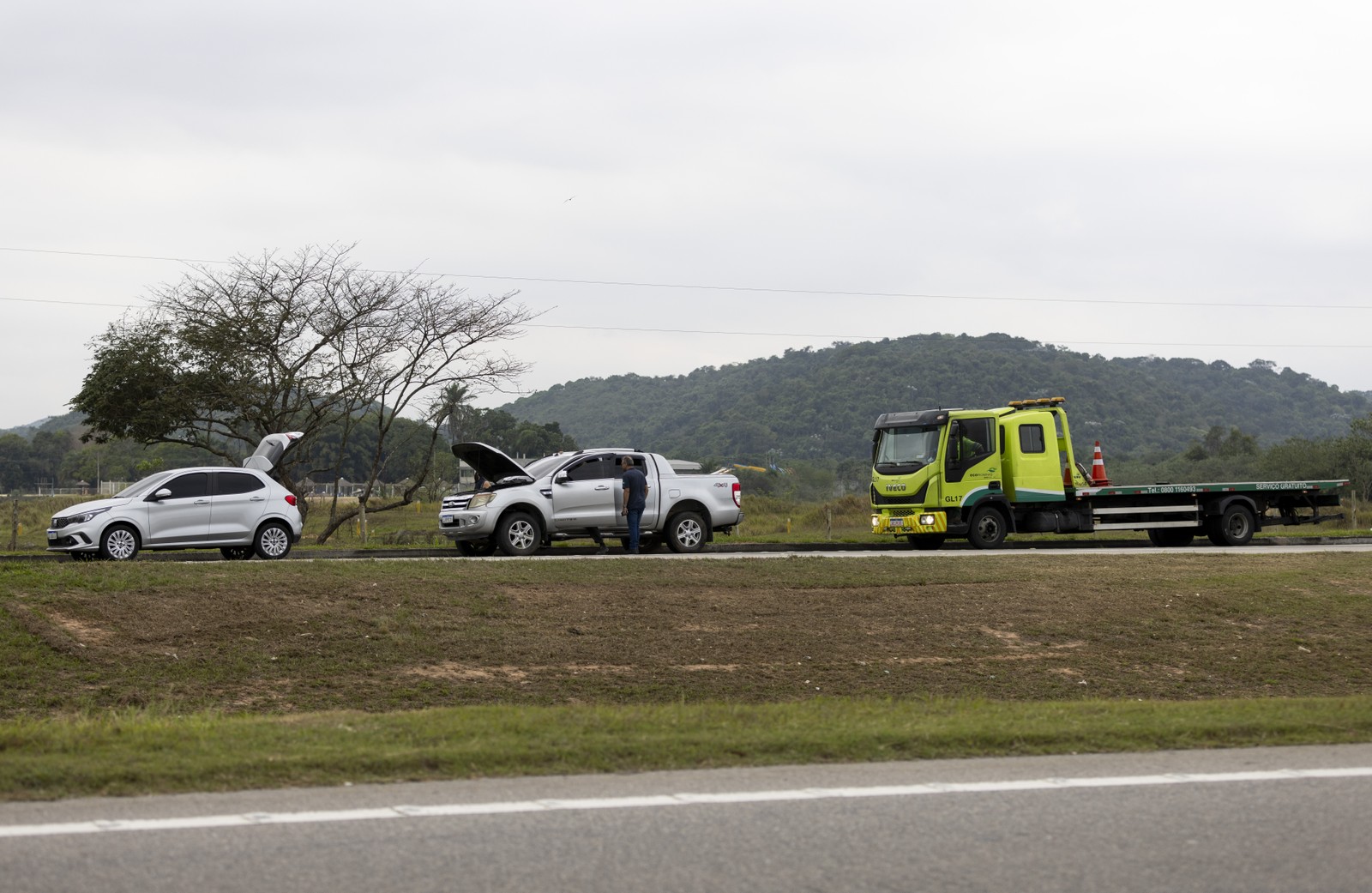 EcoRioMinas assumiu a operação do Arco Metropolitano em 2022; na foto, equipe prestando socorro a carro enguiçado — Foto: Márcia Foletto / Agência O Globo