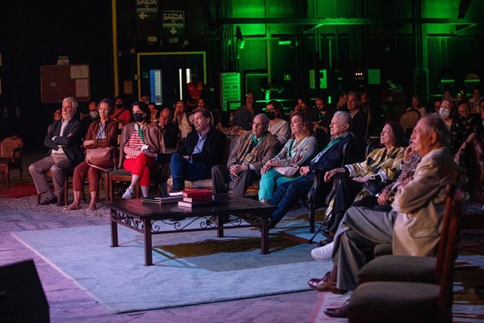 Acadêmicos participam de homenagem aos 125 anos da ABL realizada nos Estúdios Globo — Foto: Brenno Carvalho/Agência O Globo