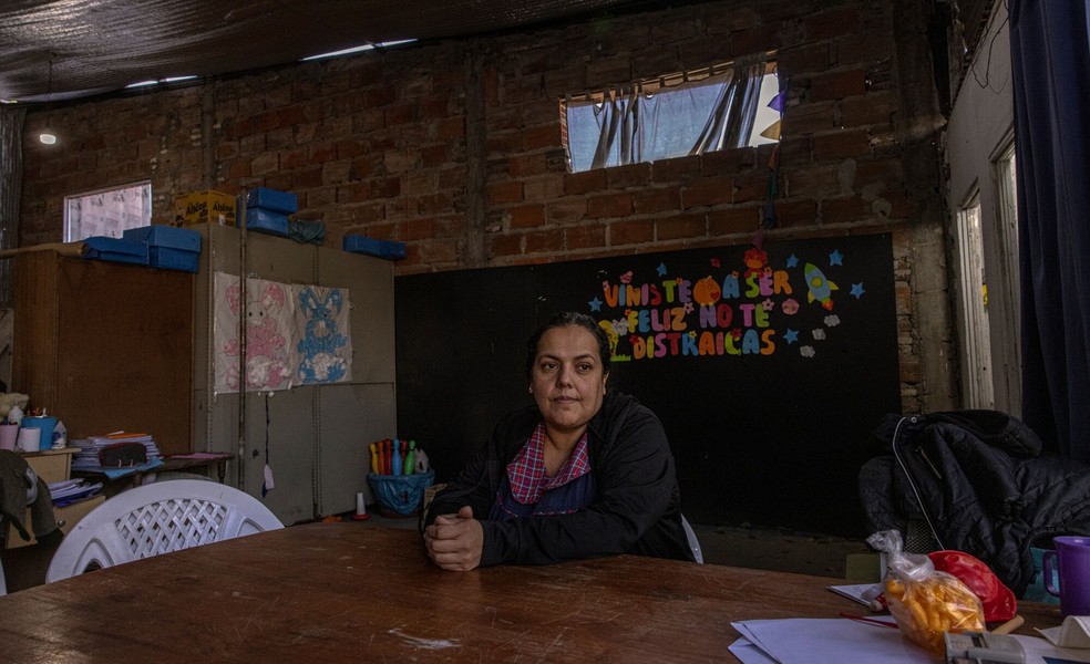 Carina Andrea em creche caseira feita em sua própria garagem — Foto: Sarah Pabst/Bloomberg