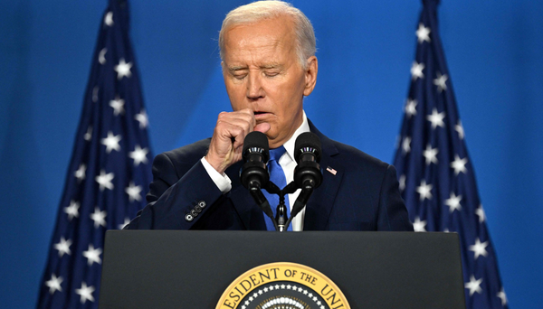Biden se sai melhor, mas gafes impedem que coletiva vire antídoto a debate desastroso na TV