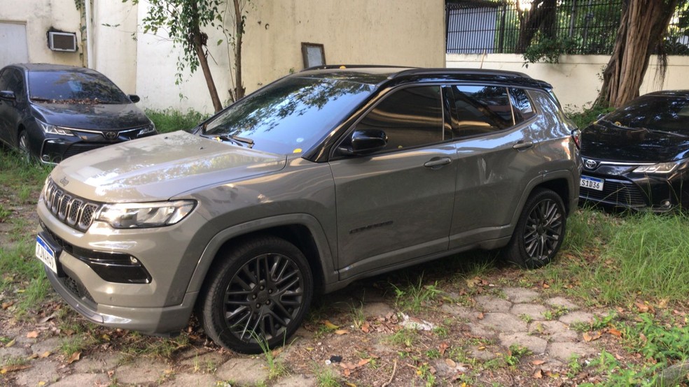 Um dos carros apreendidos durante a operação na Barra — Foto: Divulgação/Polícia Civil