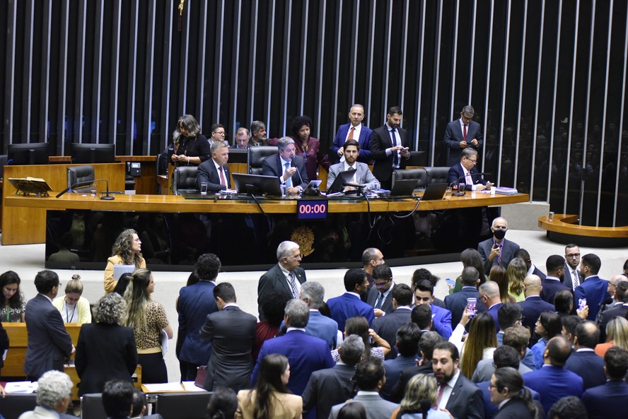 Plenário da Câmara dos Deputados aprovou requerimento de urgência para análise do PL das Fake News