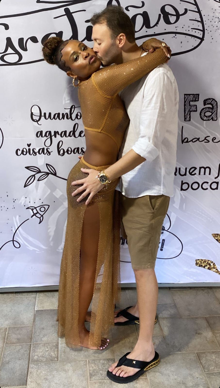 Roberta Rodrigues com o marido no seu aniversário — Foto: Reprodução/Instagram