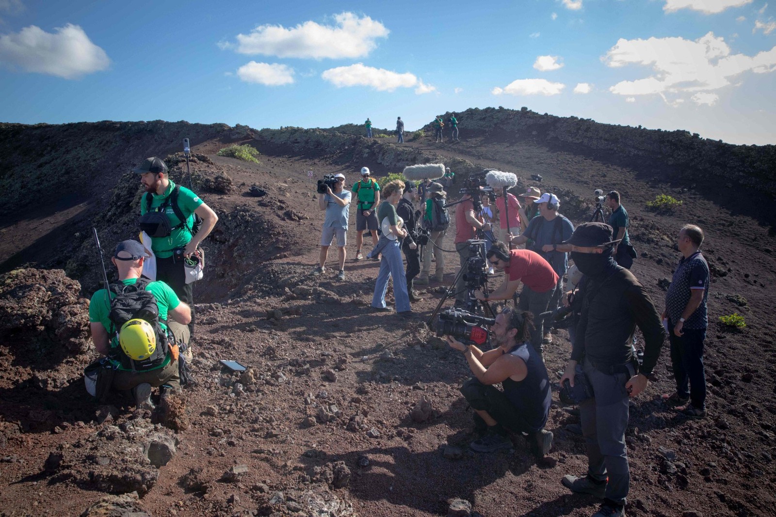 Astronautas fazem treinamento no topo de vulcão nas Ilhas Canárias — Foto: DESIREE MARTIN / AFP