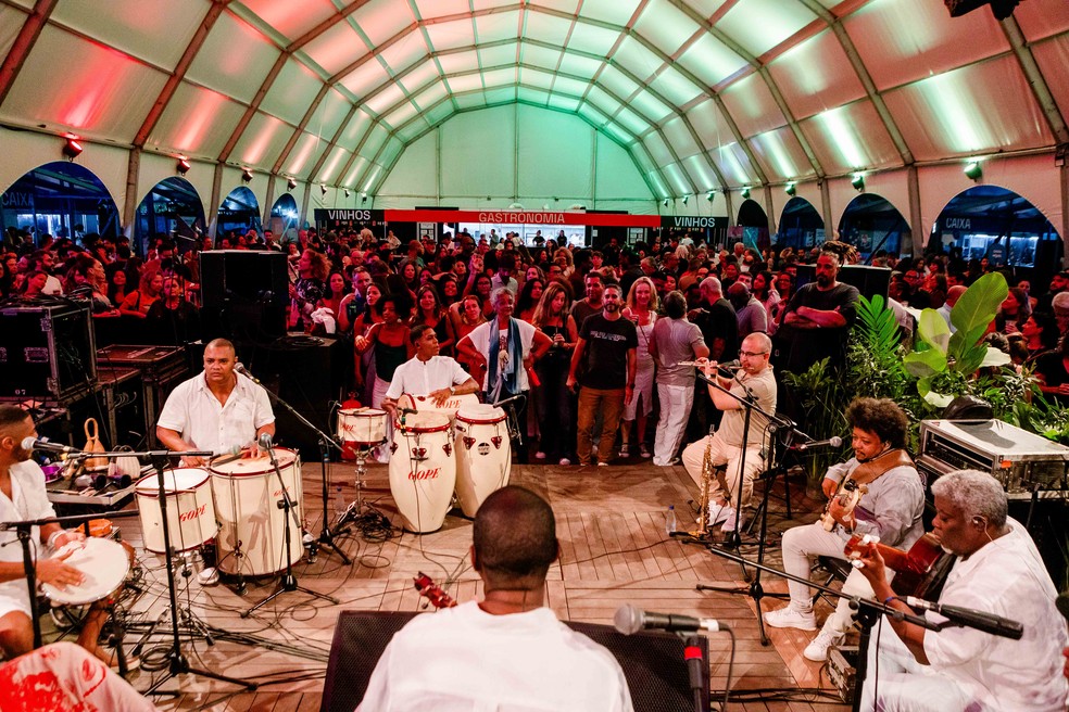O Samba Pretinho da Serrinha na Arena Jockey — Foto: Divulgação / Foto de  Bruno Ryfer