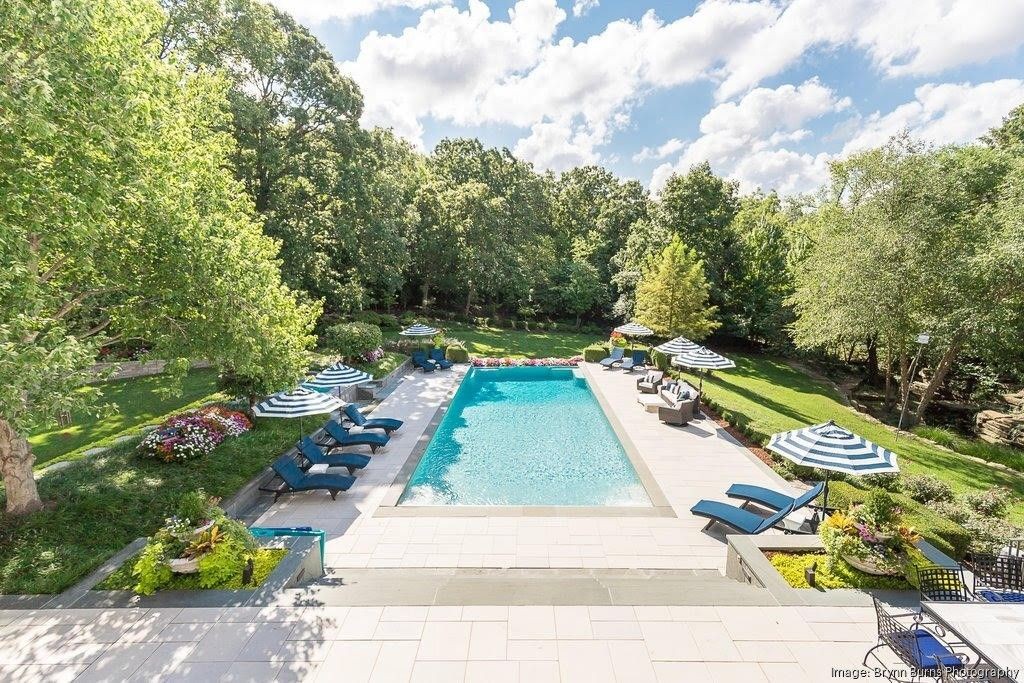 Piscina de Travis Kelce em Kansas City — Foto: Brynn Burns Photography/Homes of the Rich