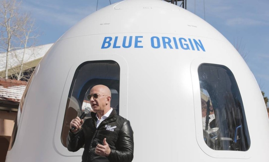 O New Shepard decolou das instalações da Blue Origin no oeste do Texas. Ele é composto por um foguete e uma cápsula que tem espaço para seis pessoas a bordo