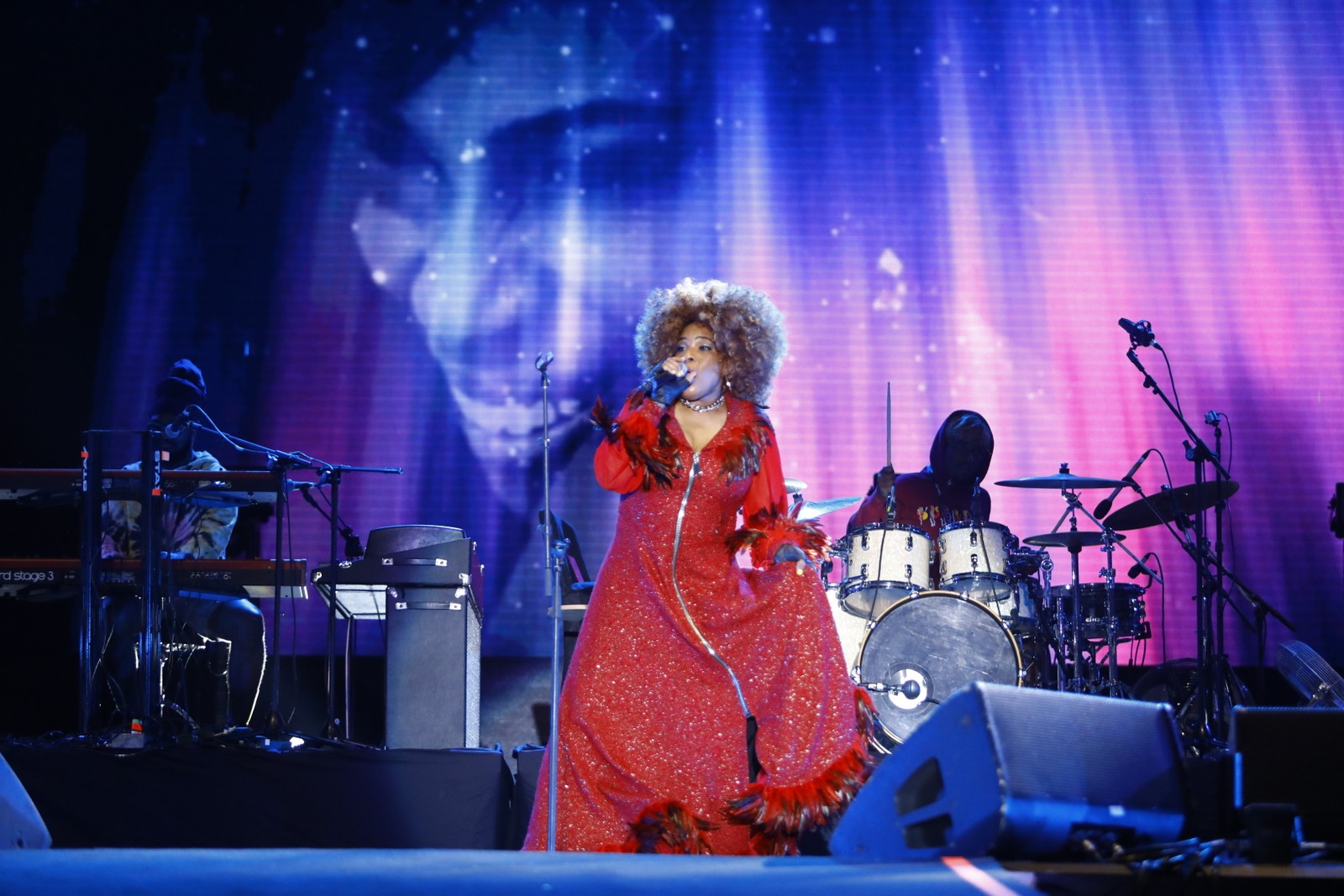 Macy Gray em show no Palco Sunset no sétimo e último dia de festival — Foto: Brenno Carvalho