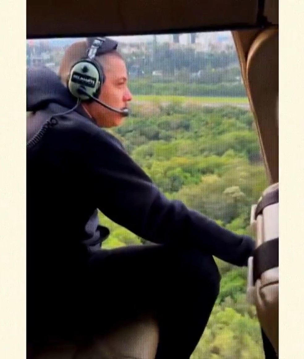 Umas das vítimas de Caio Henrique Camossatto o gravou durante voo de helicóptero, um dos sinais de ostentação que ele demonstrou logo após se conhecerem — Foto: Reprodução/TV Globo