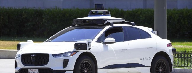 Um carro autônomo Waymo em uma rua de São Francisco — Foto: Jim Wilson/The New York Times