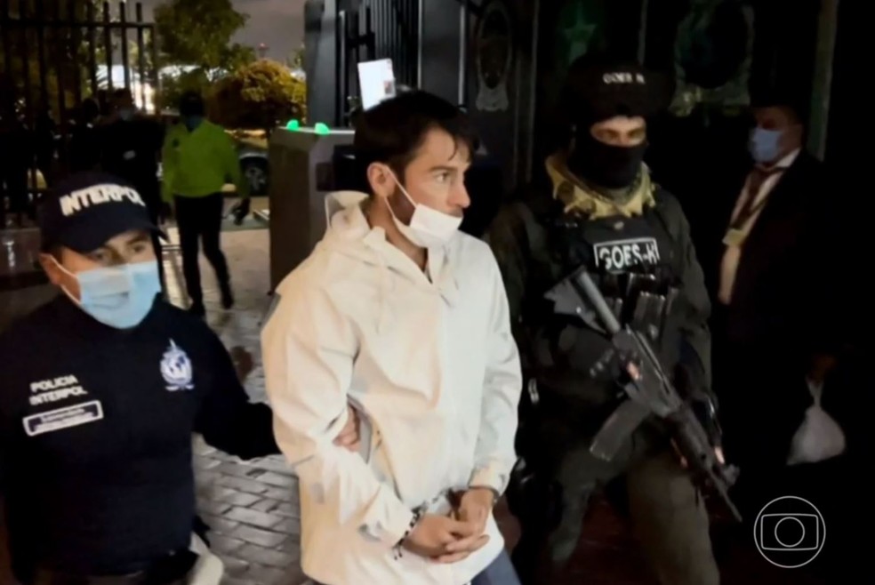 Bernardo Bello ao ser preso em Bogotá, acusado de matar Bid Garcia, um do chefes do jogo do bicho no Rio — Foto: Divulgação