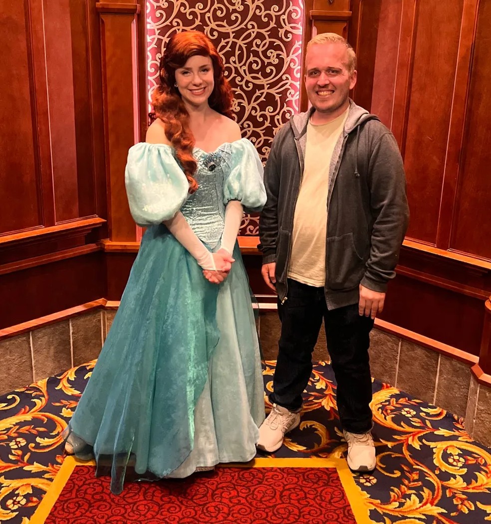Aric com sua princesa favorita, Ariel — Foto: Reprodução