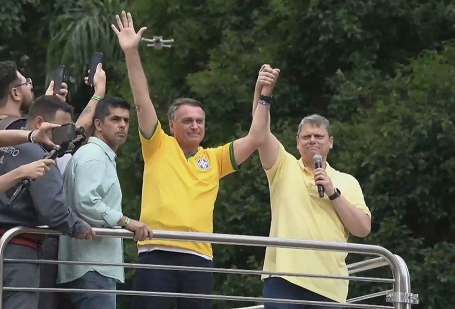 Jair Bolsonaro e Tarcísio de Freitas no ato da Avenida Paulista
