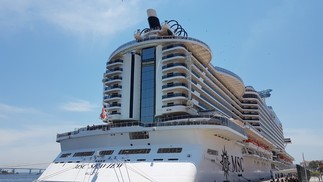 O navio de cruzeiros MSC Seaview, em sua primeira visita ao porto do Rio de Janeiro, em 2018 — Foto: Eduardo Maia / O Globo