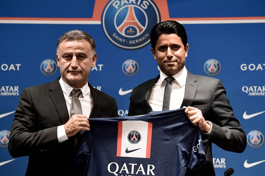 Christophe Galtier é apresentado pelo presidente do PSG Nasser Al-Khelaifi