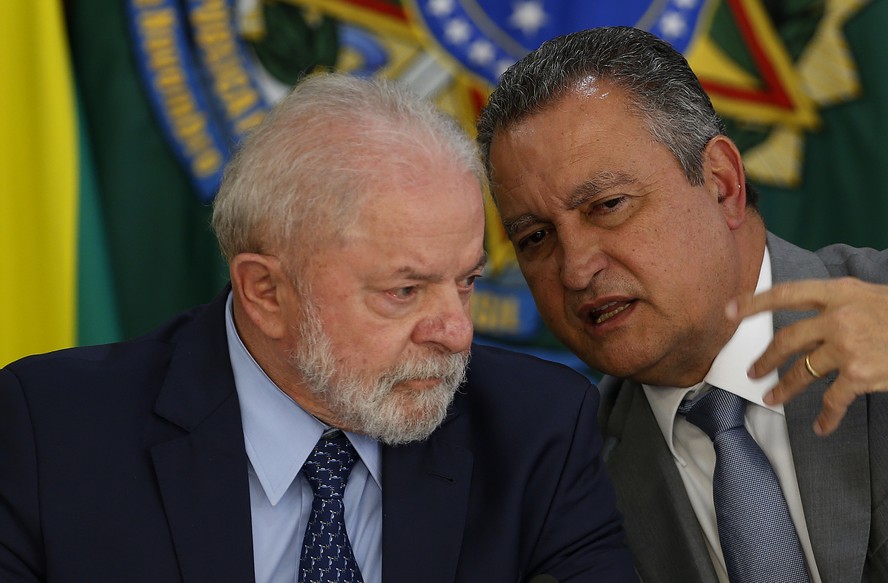 O presidente Lula com o ministro Rui Costa