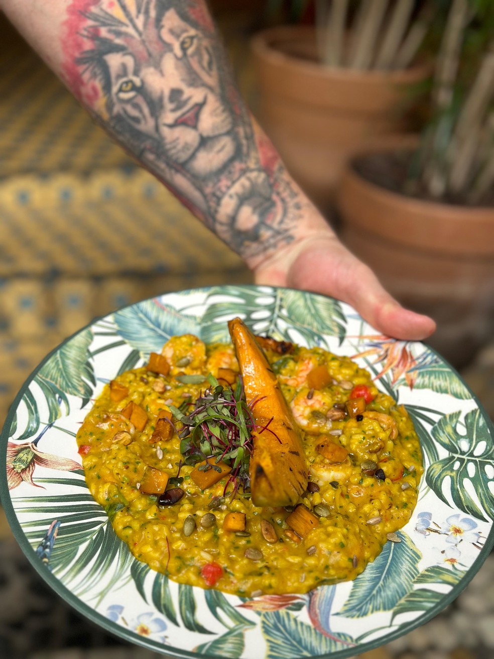  No Zazá Bistrô, a receita especial é o risoto de camarão e texturas de abóbora: assada, croûtons e sementes — Foto: Divulgação