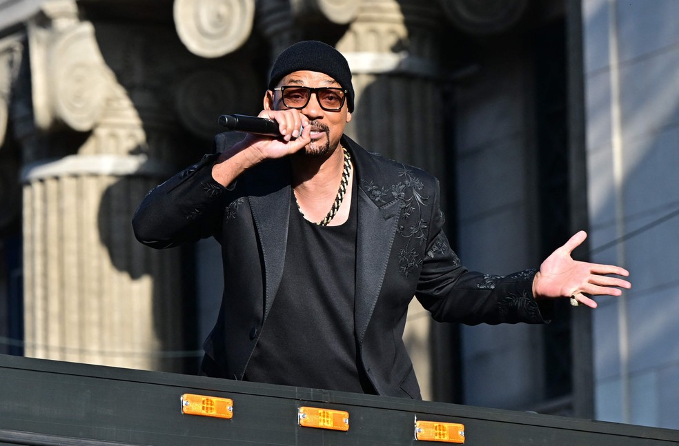 Will Smith canta em cima de um ônibus na premiere de "Bad Boys: Até o fim", em Los Angeles — Foto: Frederic J Marrom/AFP